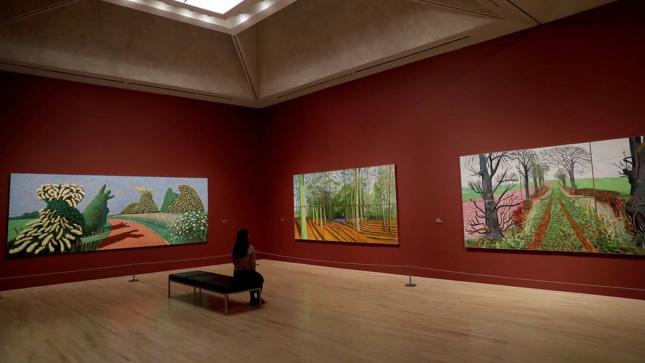 Gemälde des britischen Künstlers David Hockney in der Tate Britain in London.