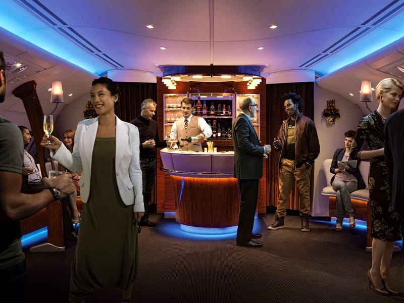 Die meisten Luxus-Airlines wie Emirates bieten Ihren Passagieren eine Lounge und Bar mit entspannter Atmosphäre.