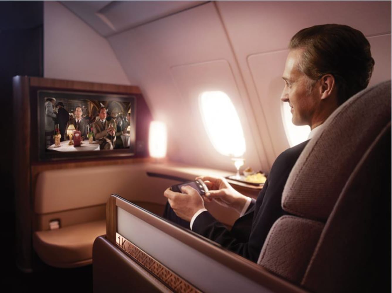 Für kurzweilige Unterhaltung sorgt bei Qatar Airways ein preisgekröntes Unterhaltungsprogramm.