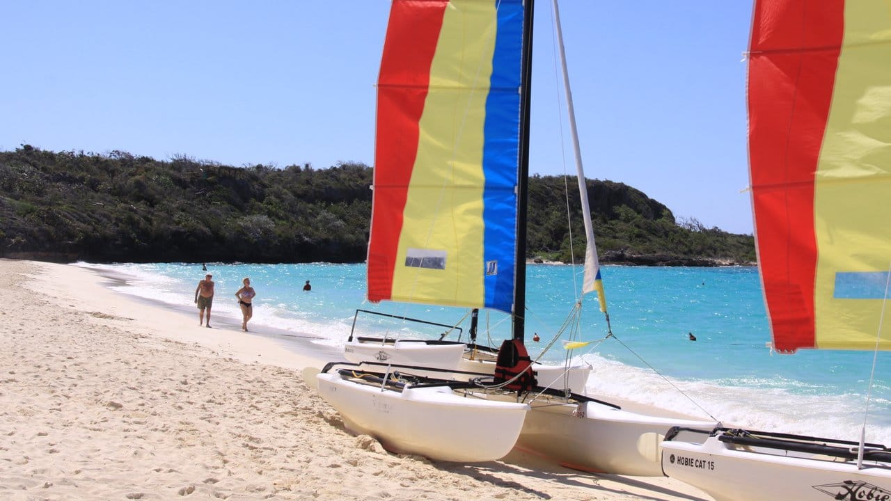 Perfekte Karibikstrände finden Urlauber in Kubas Osten bei Guardalavaca.