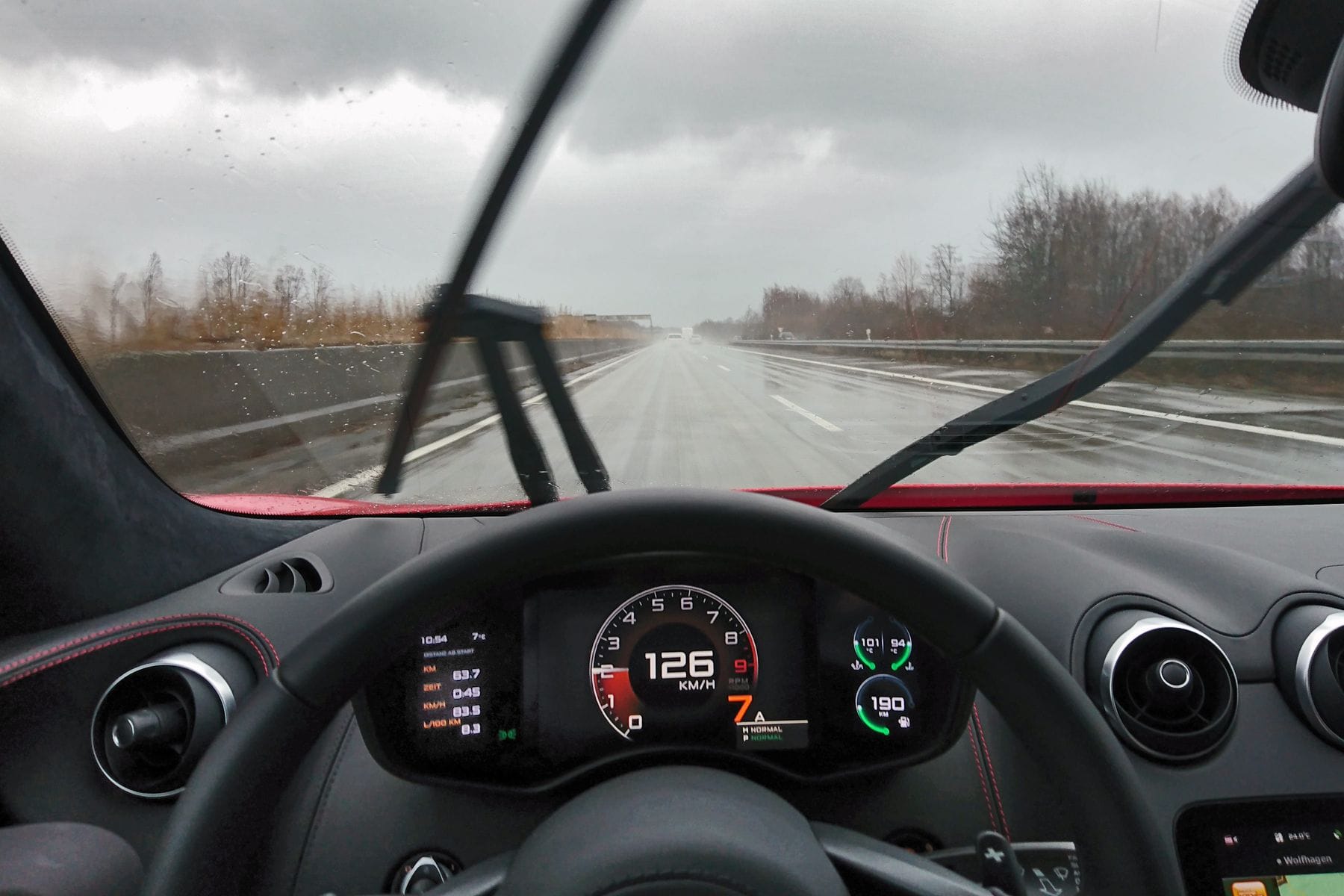 Bei Starkregen kann eine Fahrt im McLaren 540C durchaus anstrengend werden.