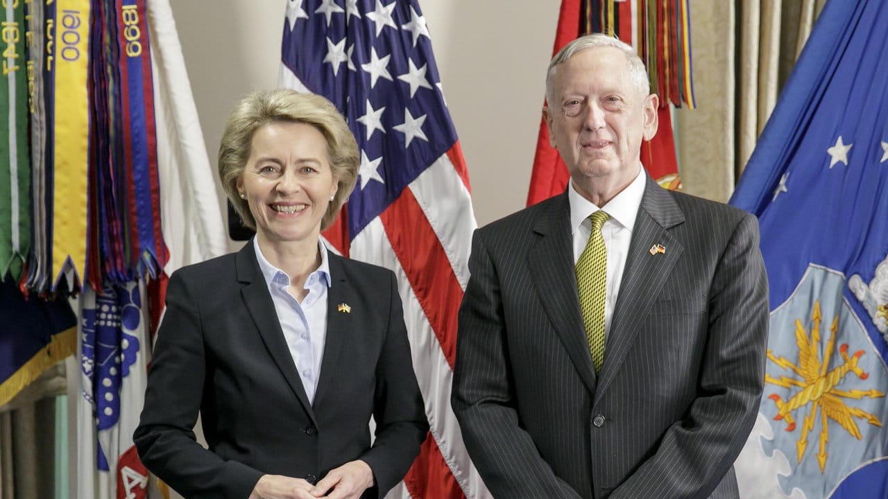 Ursula von der Leyen und ihr US-Amtskollege James Mattis in Washingtn D.