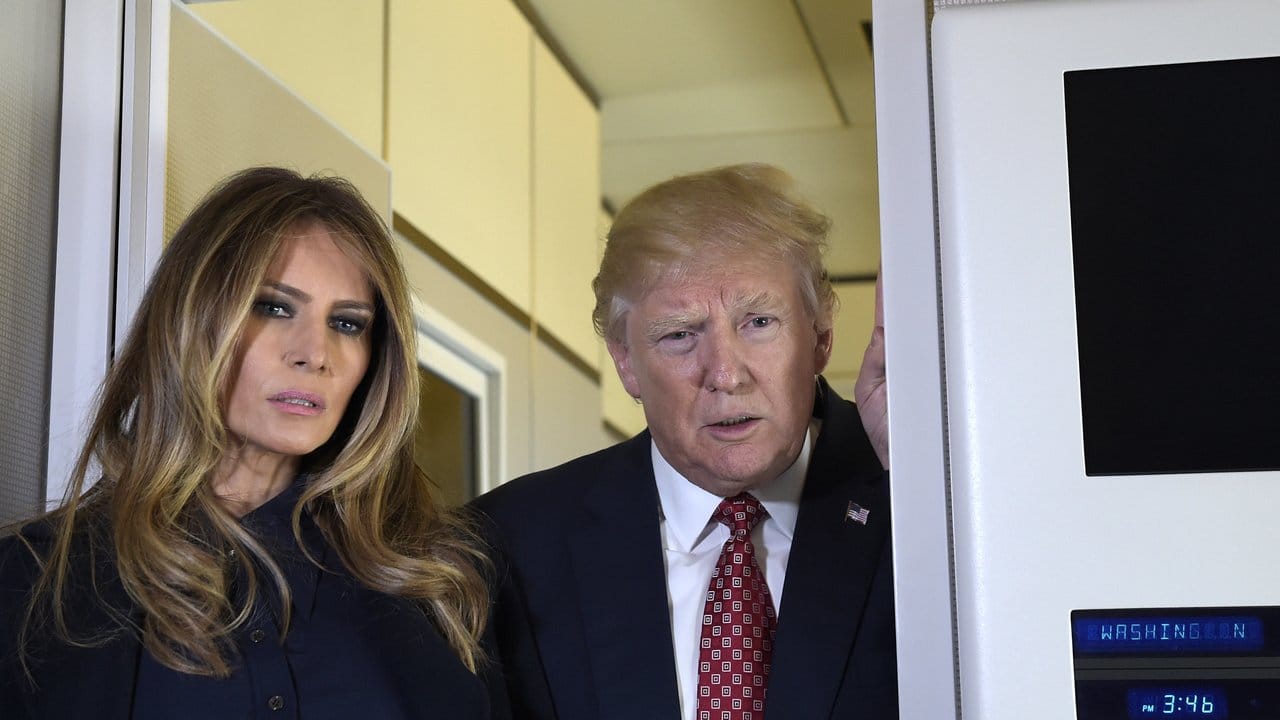 US-Präsident Donald Trump und First Lady Melania Trump sprechen am 10.