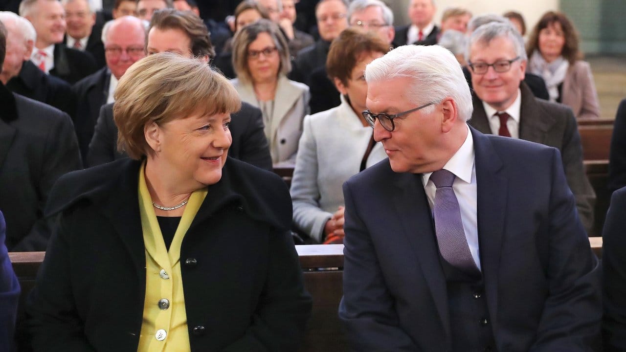 Kanzlerin Merkel und Frank-Walter Steinmeier in der St.