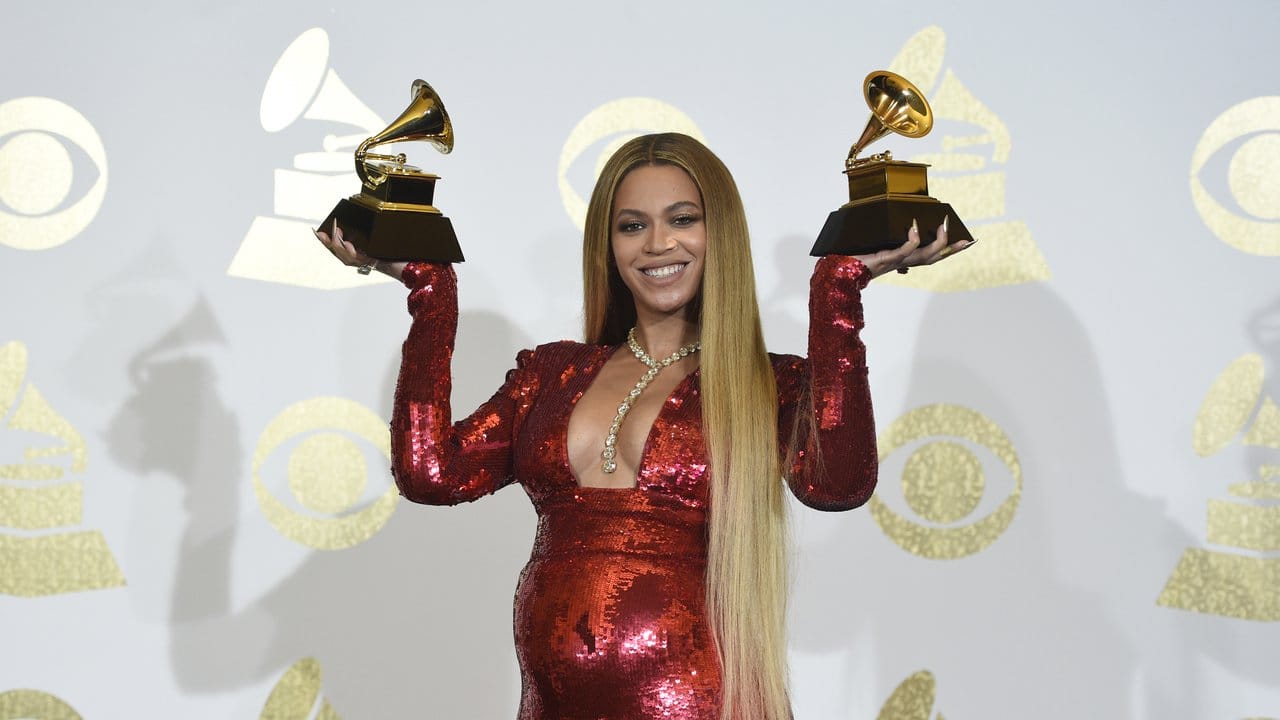 Beyoncé hat zwar nicht so viele Grammys wie Adele gewonnen, aber die R&B-Sängerin ging nicht mit leeren Händen nach Hause.