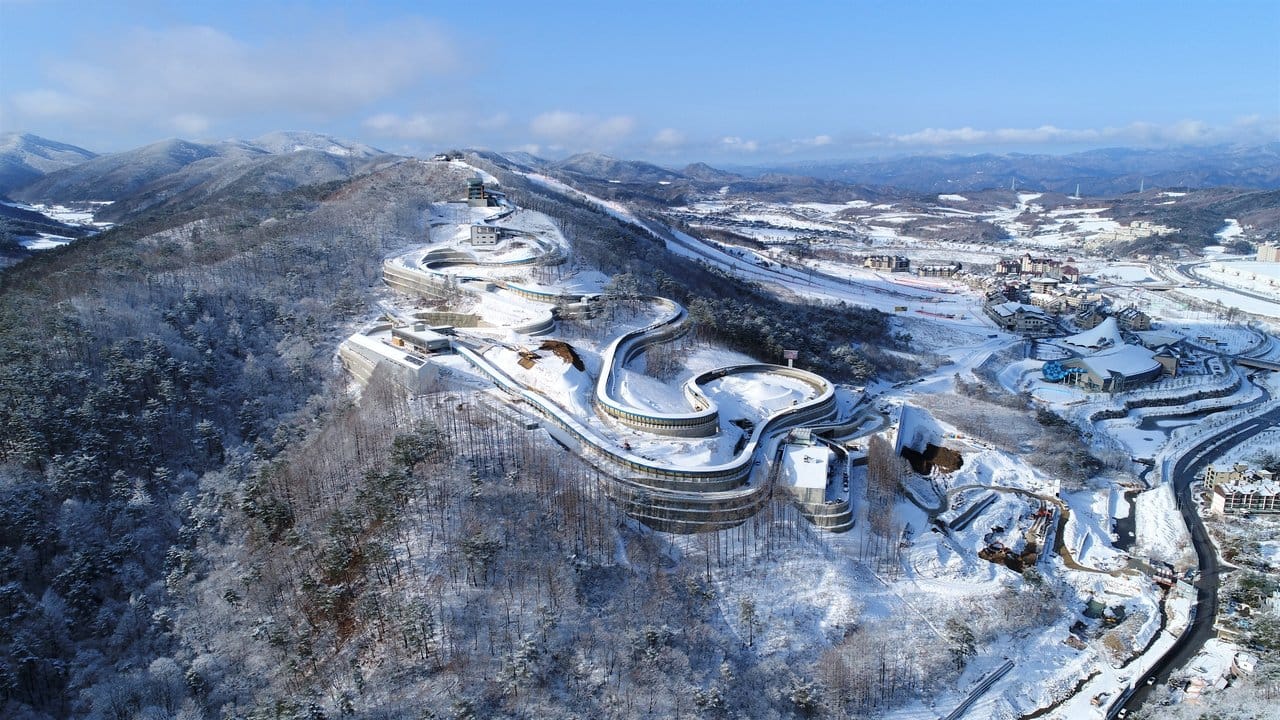 Das "Alpensia Sliding Center", die Wettkampfstätte für Bob, Rodeln und Skeleton, in Pyeongchang, 182 Kilometer östlich der Hauptstadt Seoul.