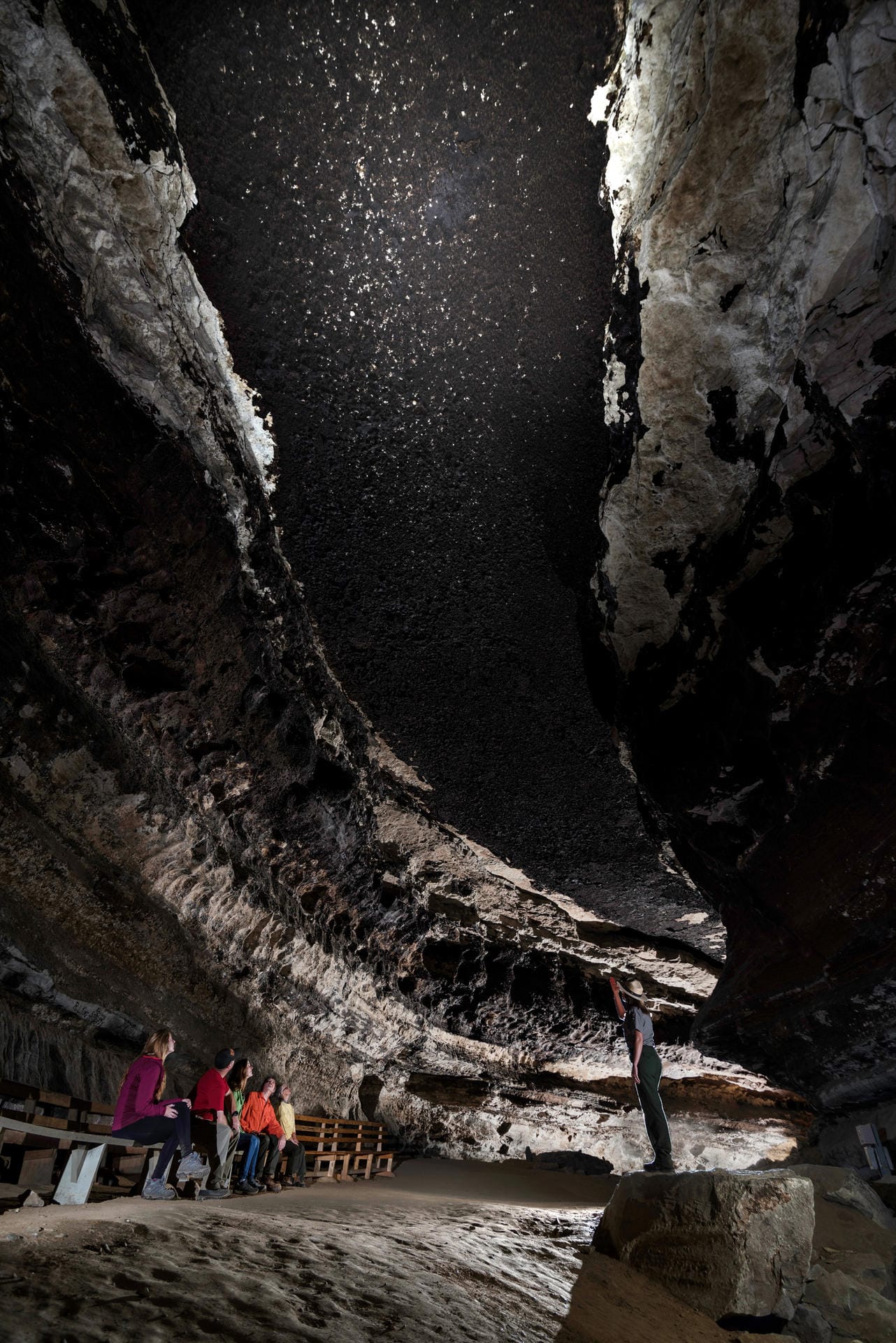 Hohe Hallen: In manchen Abschnitten der Mammoth Cave in Kentucky liegen einige Meter zwischen Boden und Höhlendecke.