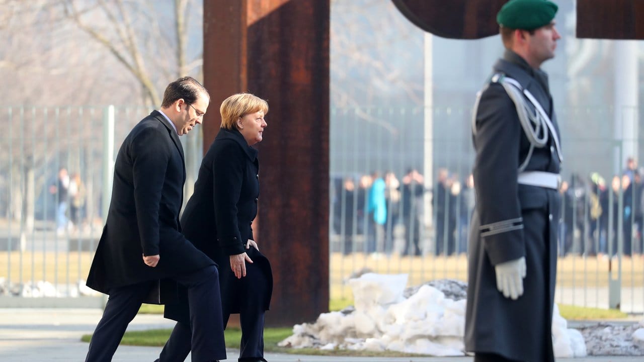 Bundeskanzlerin Angela Merkel empfängt Tunesiens Ministerpräsident Youssef Chahed in Berlin.