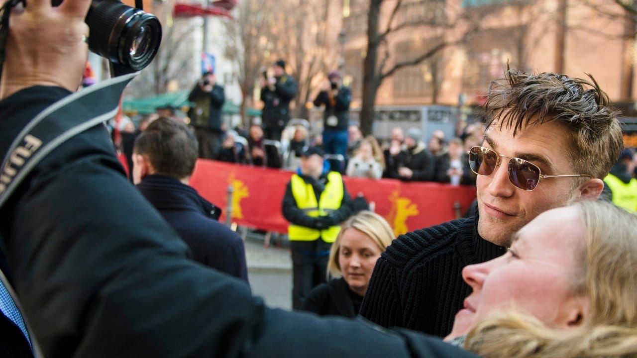 Ein Selfie für die Ewigkeit: Robert Pattinson und ein Fan.
