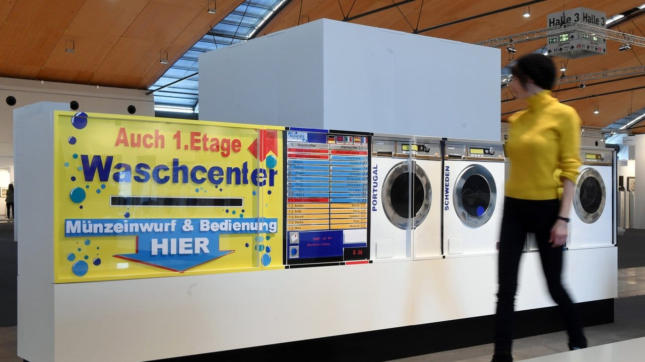 Marion Eichmann, Laundromat, 2017.