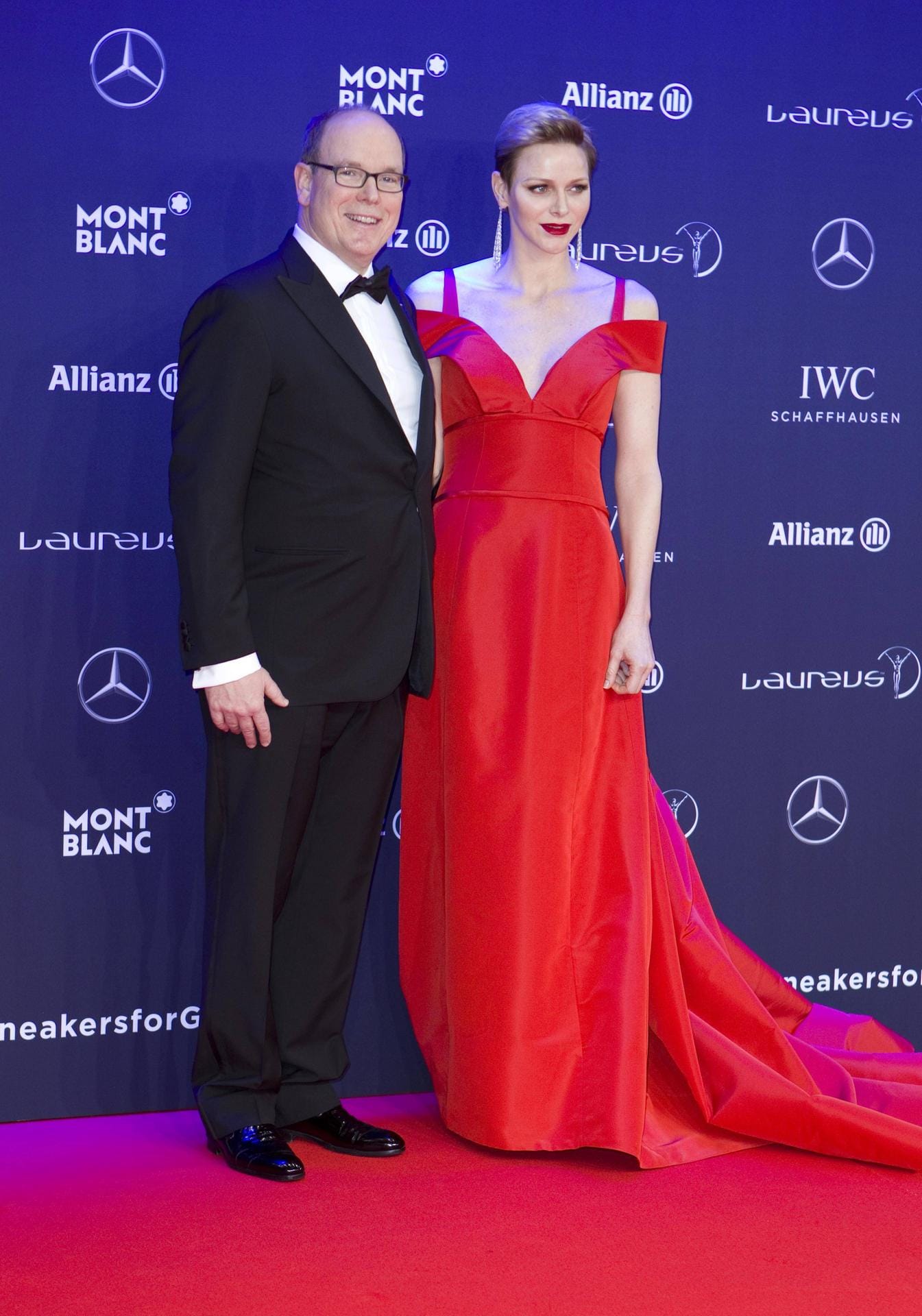 Auch Fürst Albert von Monaco und Fürstin Charlène besuchten die Sport-Oscars. Charlè betörte in einem glänzenden, roten Abendkleid.