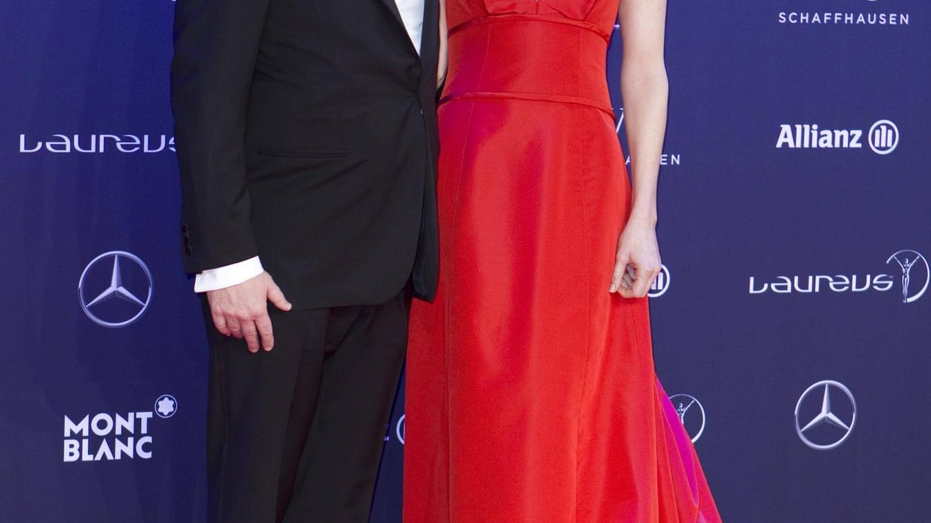 Auch Fürst Albert von Monaco und Fürstin Charlène besuchten die Sport-Oscars. Charlè betörte in einem glänzenden, roten Abendkleid.