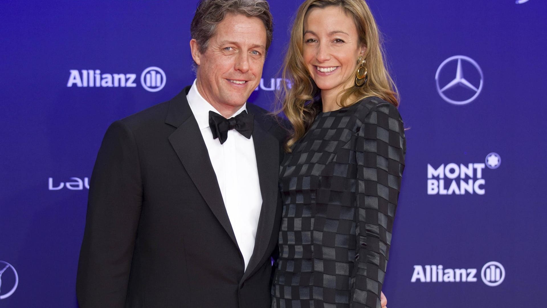 Hugh Grant kam mit seiner Lebensgefährtin Anna Eberstein.