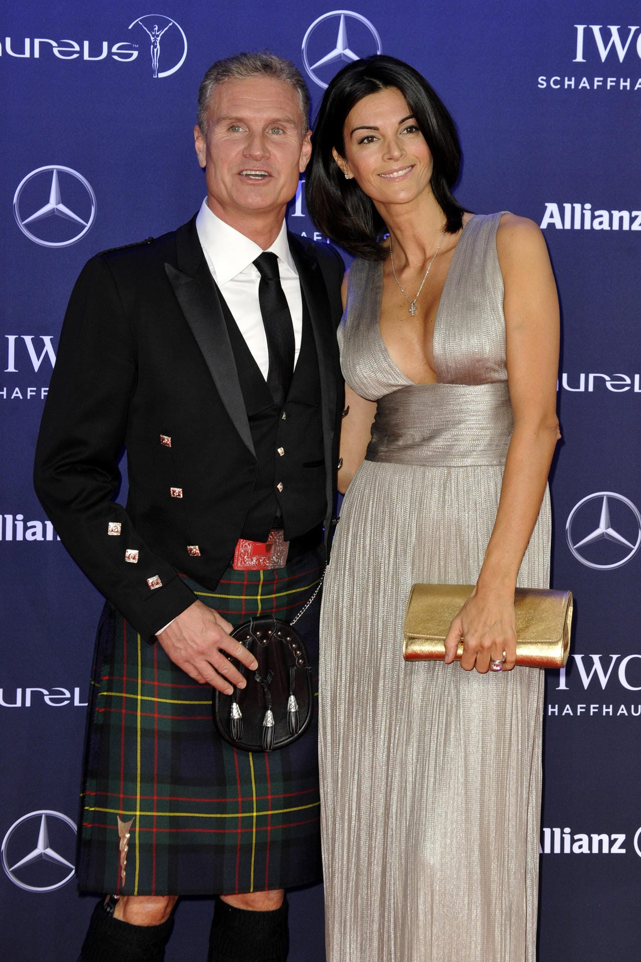David Coulthard im Schottenrock, seine Liebste Karen Minier im tiefdekolletierten Metallic-Kleid.