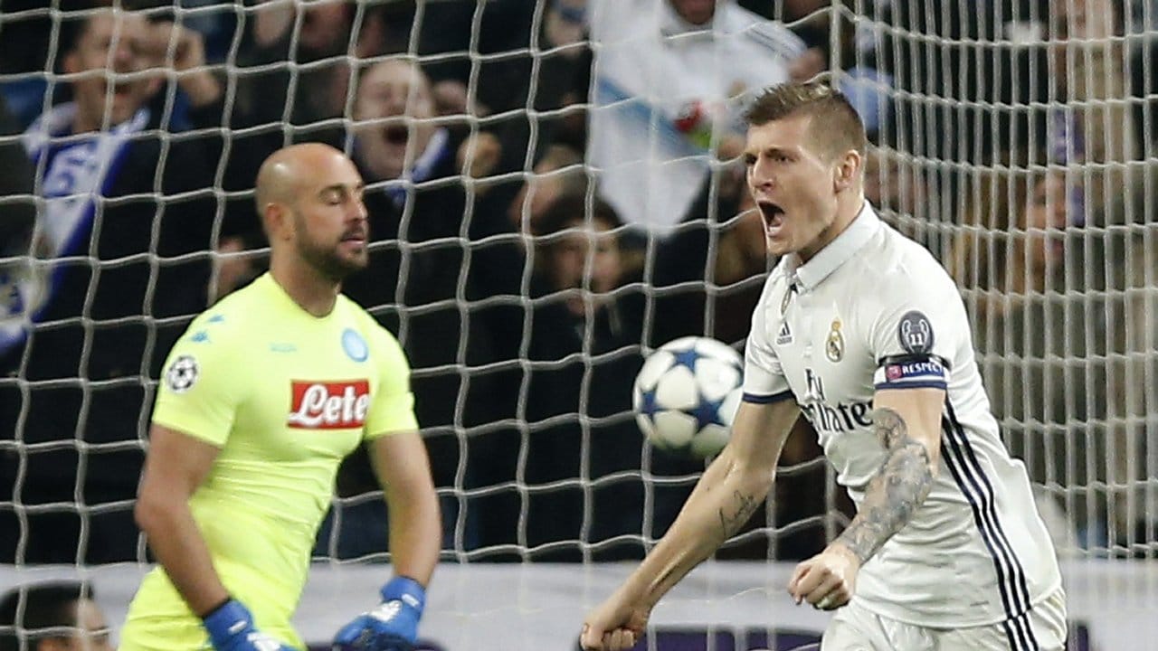 Toni Kroos feiert mit Real Madrid einen 3:1-Sieg.