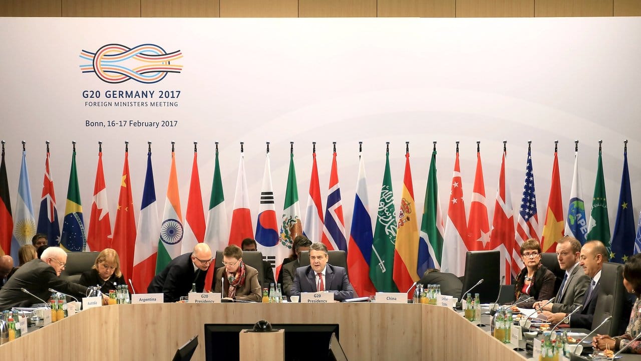 Bundesaussenminister Sigmar Gabriel eröffnet die Abschlußsitzung der G20 Außenminister.