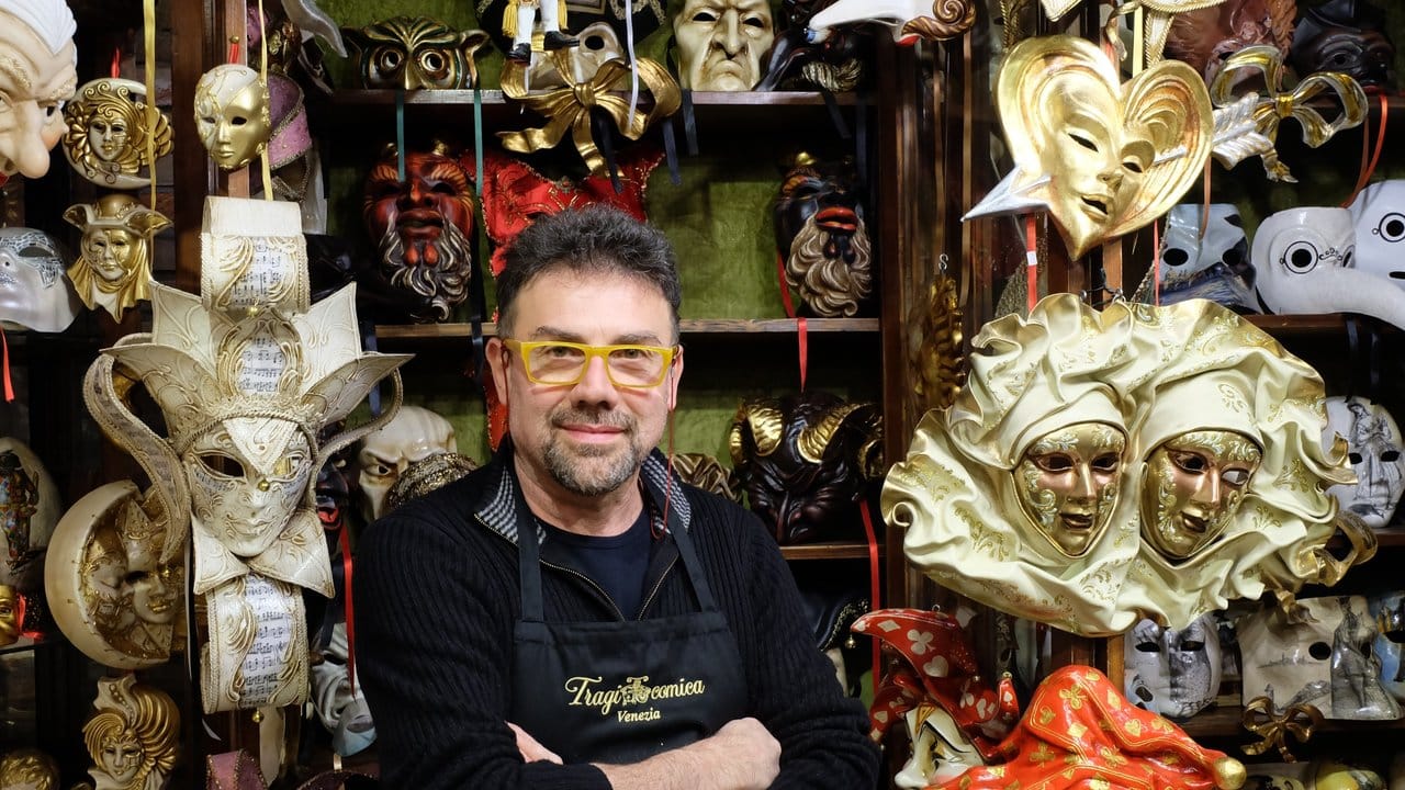 Der Karneval in Venedig ist für seine Masken berühmt.