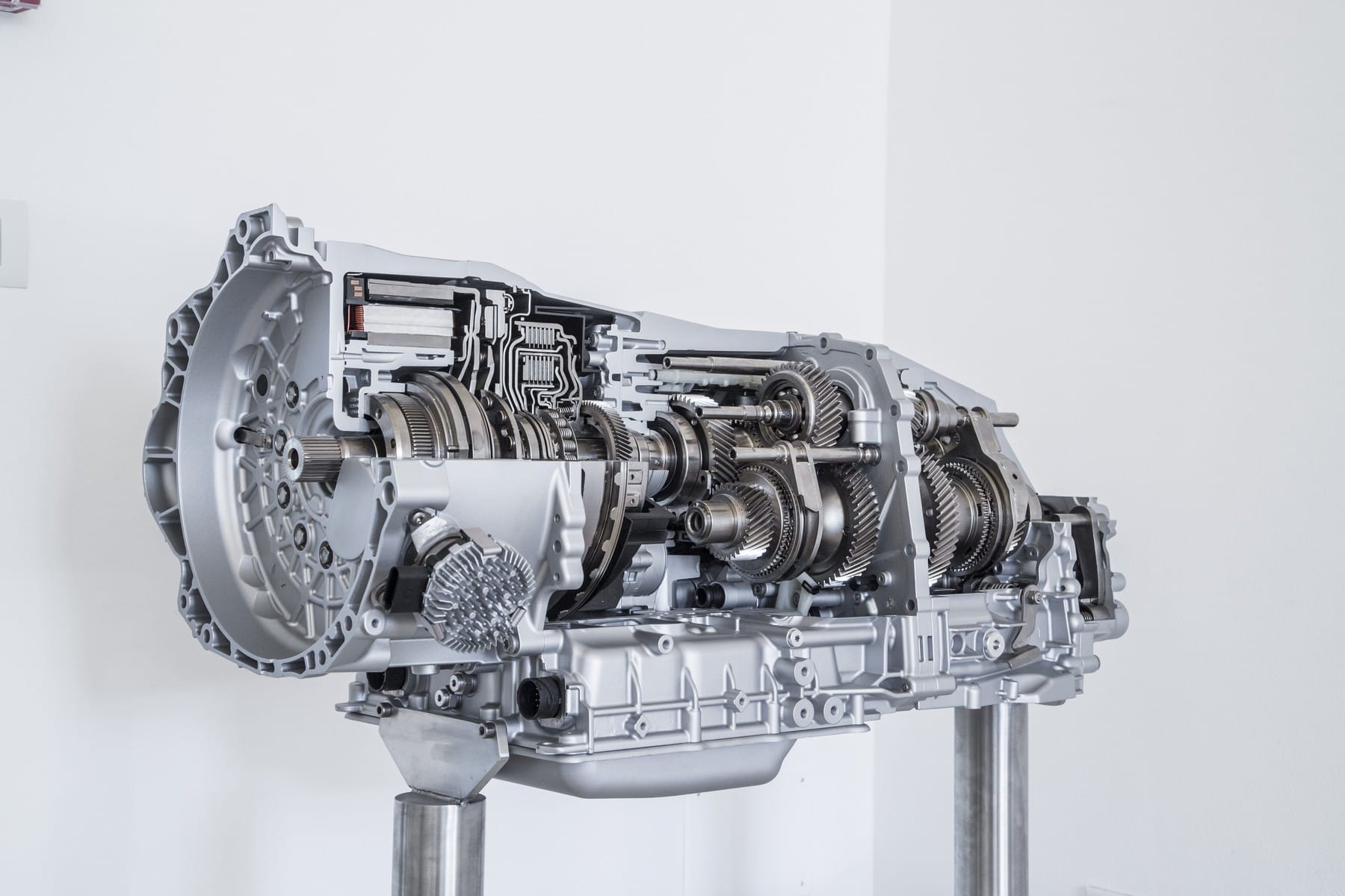 Im Porsche Porsche Panamera Turbo S E-Hybrid arbeitet ein Achtgang-Doppelkupplungsgetriebe.