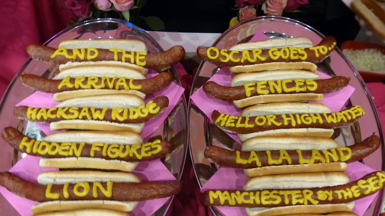 Hotdogs mit dem Namen der Filme im Oscar-Rennen.
