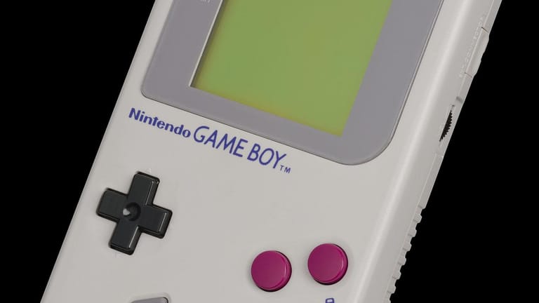Der Nintendo Game Boy kam erstmals 1989 in die Läden und wurde millionenfach verkauft. Die ersten Modelle aus diesem Jahr erzielen inzwischen Preise um 1000 Euro.