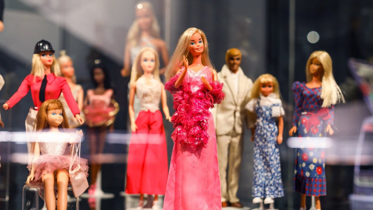 Forscher haben die Barbie-Puppe gründlich untersucht: wie sie altert, ihr Kunststoff sich dabei verfärbt und wie man sie am besten erhalten kann.