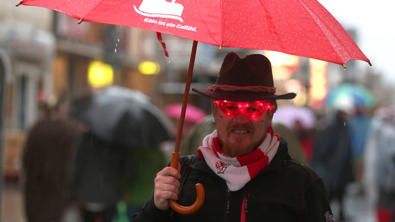 Der Rosenmontag dürfte im Rheinland eher nass ausfallen.