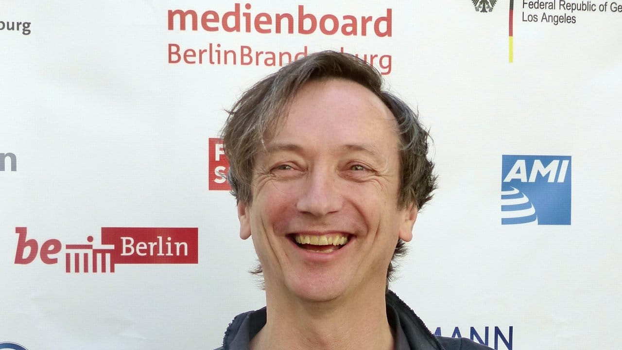 Komponist Volker Bertelmann (Künstlername Hauschka) hat Spaß in der Villa Aurora in Los Angeles.