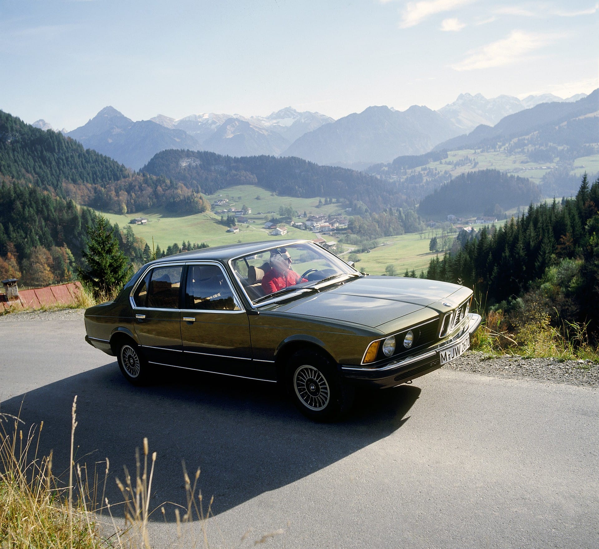 Der fast vergessene BMW 733i aus dem Jahr 1979 könnte die nächste teure Kiste im Oldtimermarkt werden: Er wird derzeit um 20.000 Euro gehandelt.