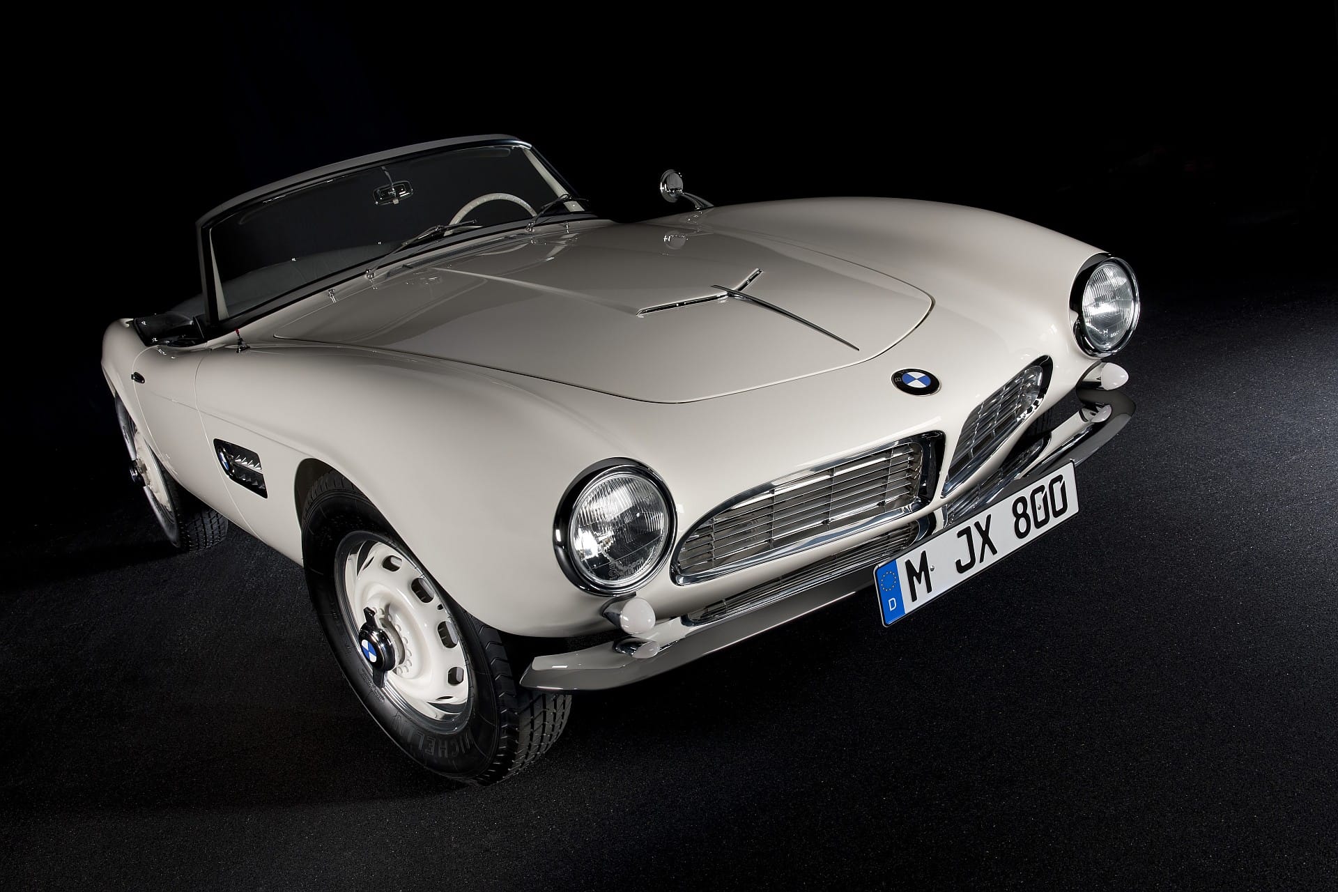 Der BMW 507 wurde zwischen 1956 und 1959 nur knapp 260-mal gebaut. Inzwischen ist das Sportcoupé, mit dem Elvis Presley während seiner Militärzeit in Deutschland herumkurvte, über zwei Millionen Euro wert.