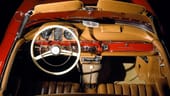 Innen besticht der Mecedes 300 SL Coupe durch eine Mischung aus Luxus, Sportlichkeit und dem Flaier der Fünfziger Jahre.