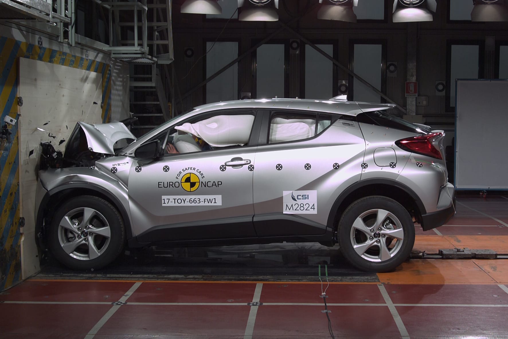 Euro-NCAP: Der neue Toyota C-HR erhält mit fünf Sternen die Bestnote im Crashtest.