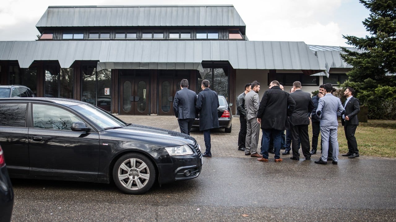 Geschlossen: Die Festhalle in Gaggenau, in der der türkische Justizminister Bozdag sprechen sollte. Geschlossen: Die Festhalle in Gaggenau, in der der türkische Justizminister Bozdag sprechen sollte.