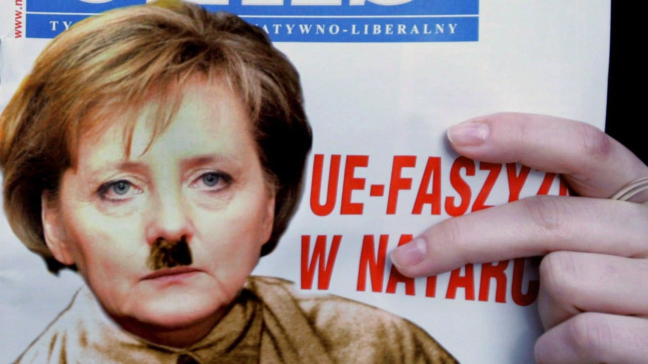 Nazikeule geht immer: Die polnische Zeitschrift "Najwyzszy Czas!" zeigt Angela Merkel mit Hitler-Bärtchen. Nazikeule geht immer: Die polnische Zeitschrift "Najwyzszy Czas!" zeigt Angela Merkel mit Hitler-Bärtchen.