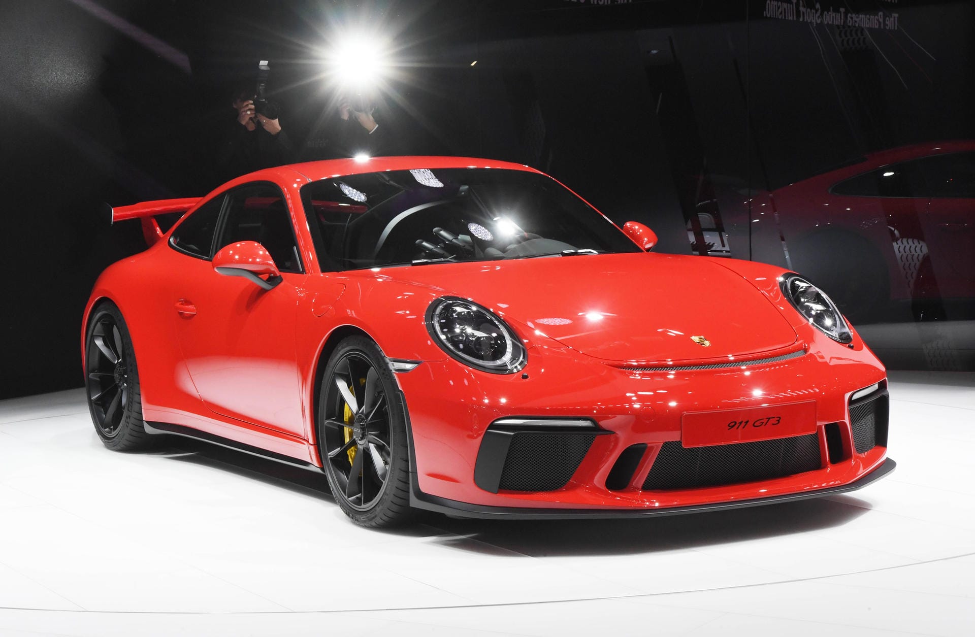Auch konventionell betriebene Sportwagen gibt es in Genf zu bewundern. Porsche zeigt den überarbeiteten 911 GT3. Der Bolide ist 500 PS stark und bis zu 318 km/h schnell.