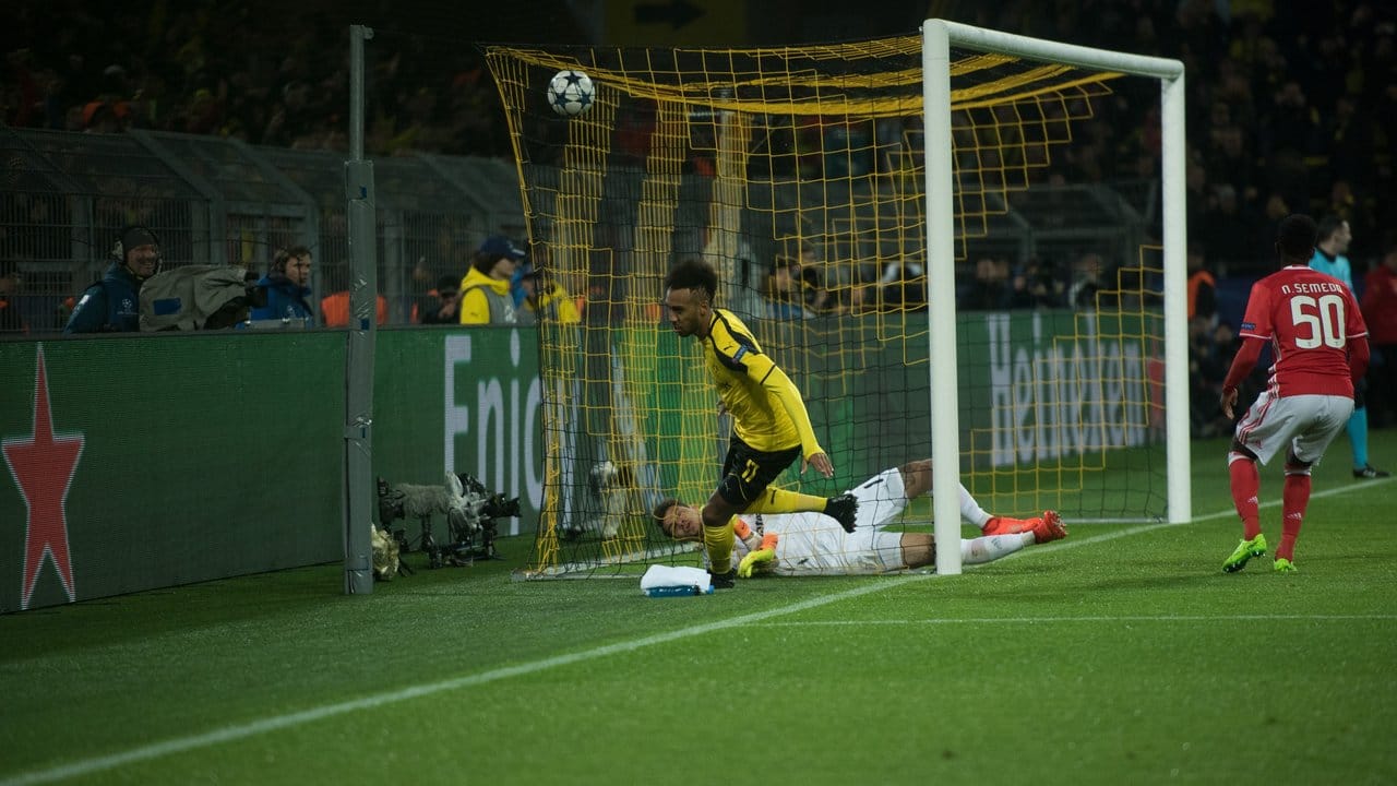Pierre-Emerick Aubameyang erzielt gegen Benfica das Tor zum 1:0.
