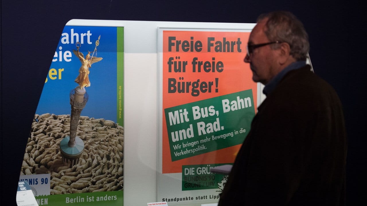 Wahlplakate von Bündnis 90/Die Grünen, die sich mit dem Thema Verkehr beschäftigen.