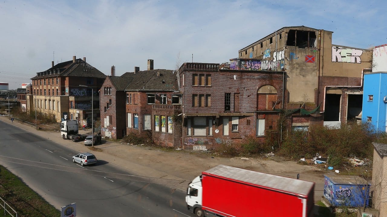 Das Gelände der ehemaligen Papierfabrik gehört zum Düsseldorfer Hafen. Das Gelände der ehemaligen Papierfabrik gehört zum Düsseldorfer Hafen.