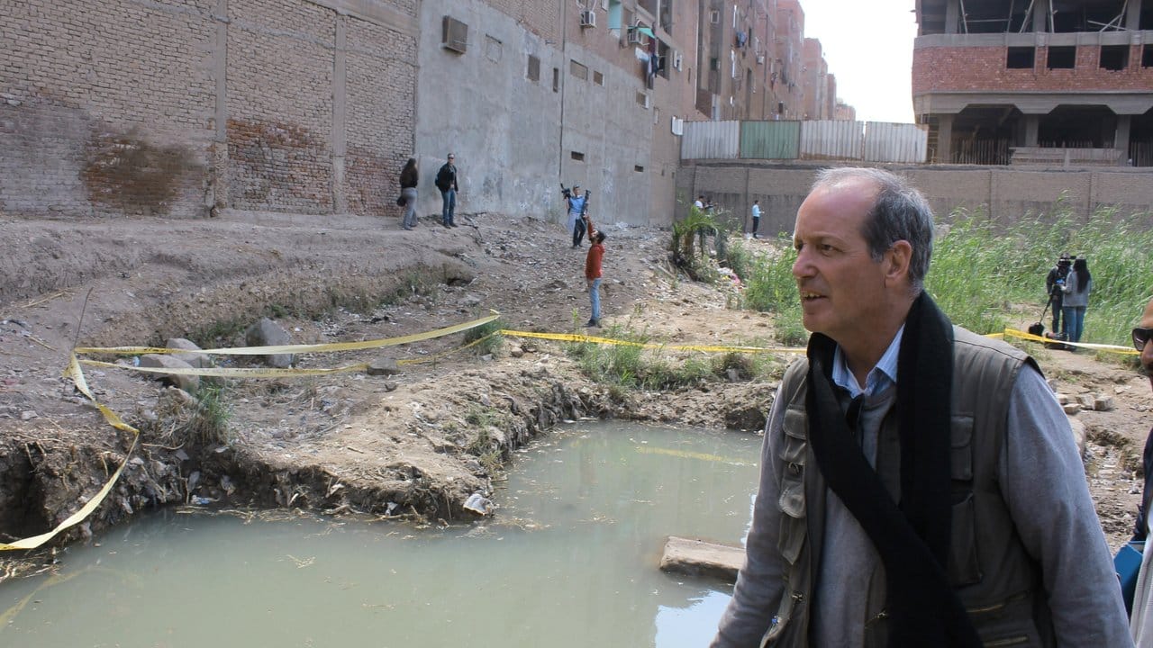 Der deutsche Archäologe Dietrich Raue in Kairos armen Stadtteil El-Matariya.