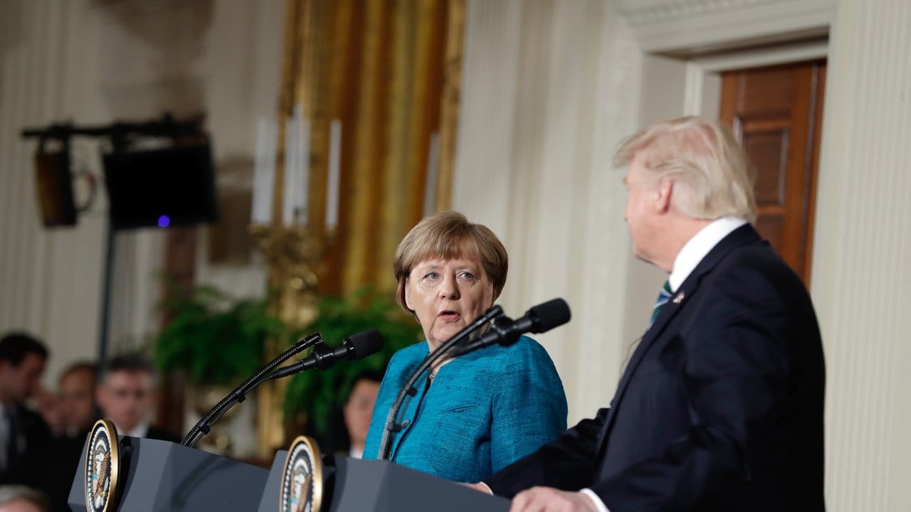 Bundeskanzlerin Merkel und Donald Trump bei ihrer Pressekonferenz im East Room des Weißen Hauses.