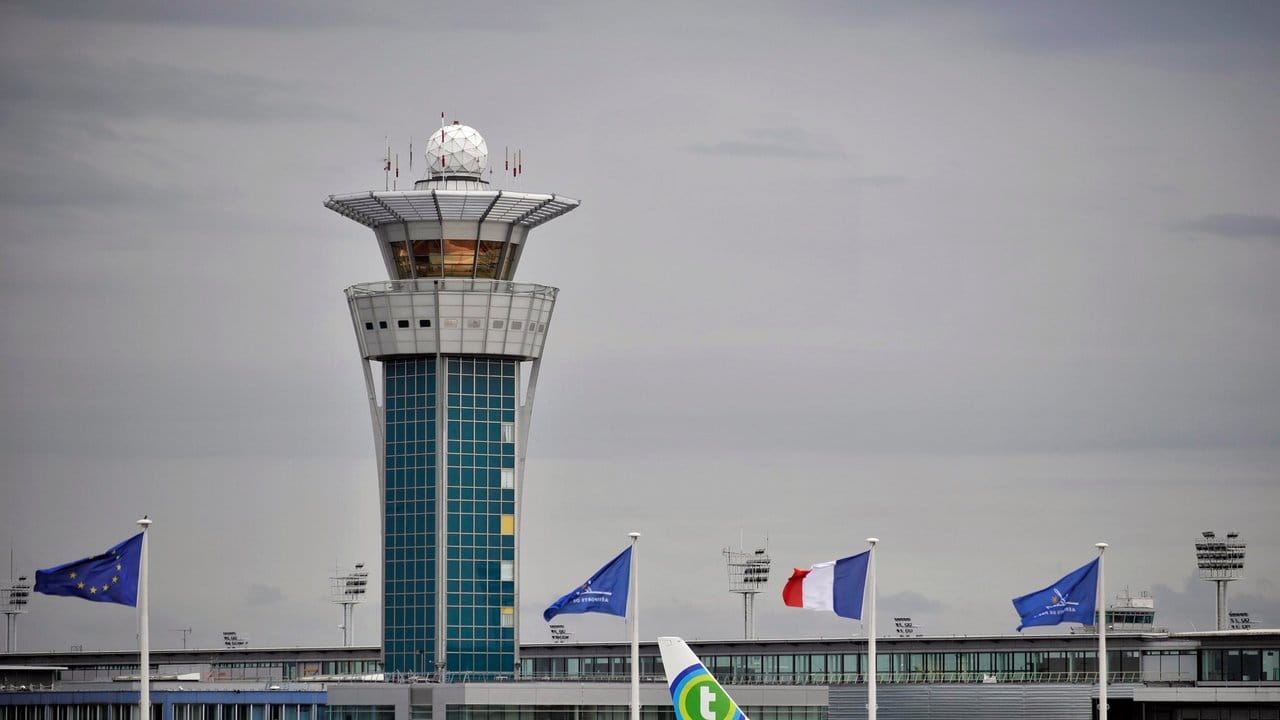 Außenaufnahme des Flughafens Orly bei Paris.
