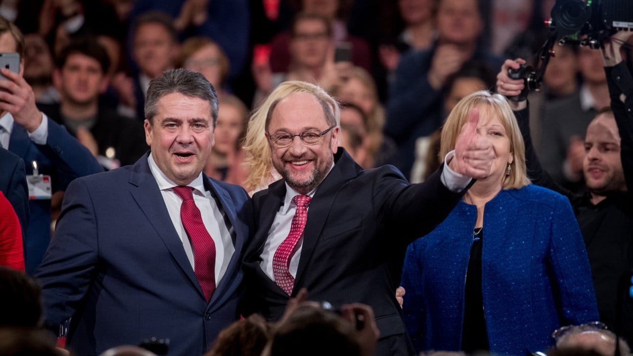Amtsübergabe: Martin Schulz neben dem scheidenden SPD-Parteivorsitzenden Sigmar Gabriel.