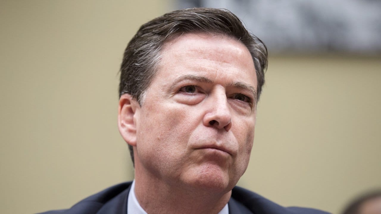 FBI-Chef James Comey hat bestätigt, dass seine Behörde wegen des US-Wahlkampfs 2016 ermittelt.
