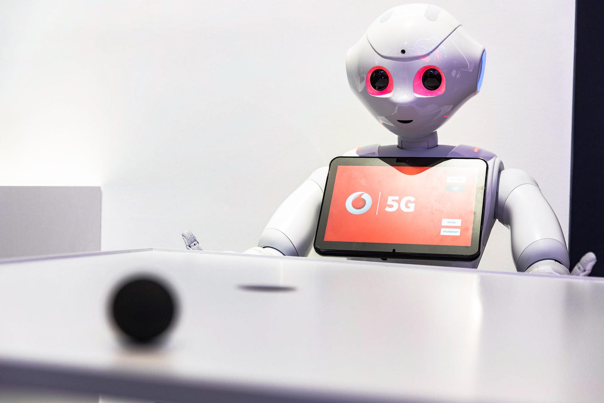 Vodafone und TU Dresden machen Pepper zum Echtzeit-Roboter
