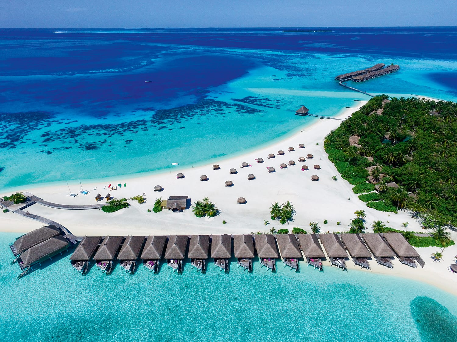 Ganz anders als das übliche All-Inclusive-Hotel-Klischee: das "Constance Moofushi" auf den Malediven.