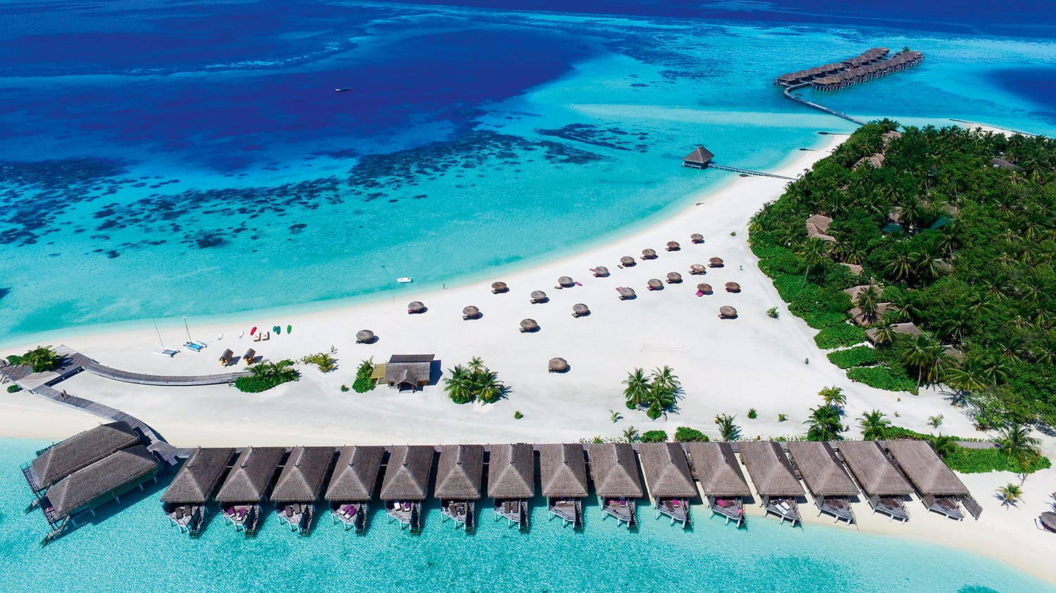 Ganz anders als das übliche All-Inclusive-Hotel-Klischee: das "Constance Moofushi" auf den Malediven.