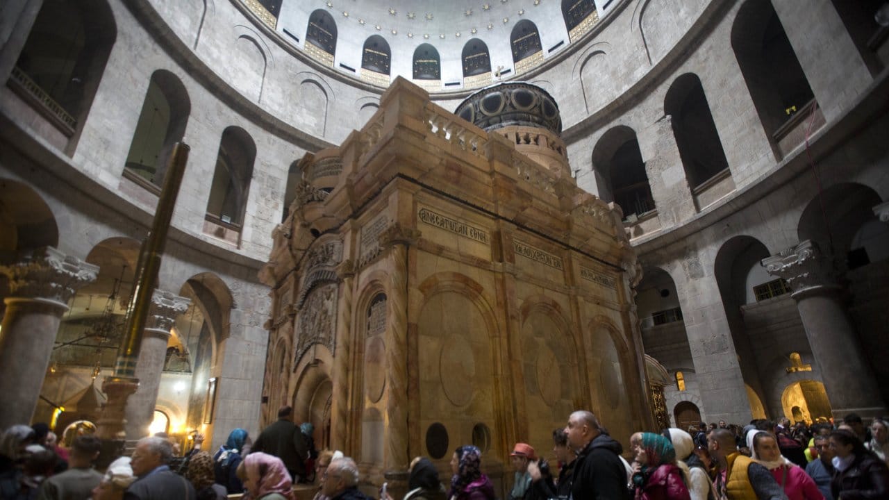 Die restaurierte Ädikula in der Grabeskirche in Jerusalem.