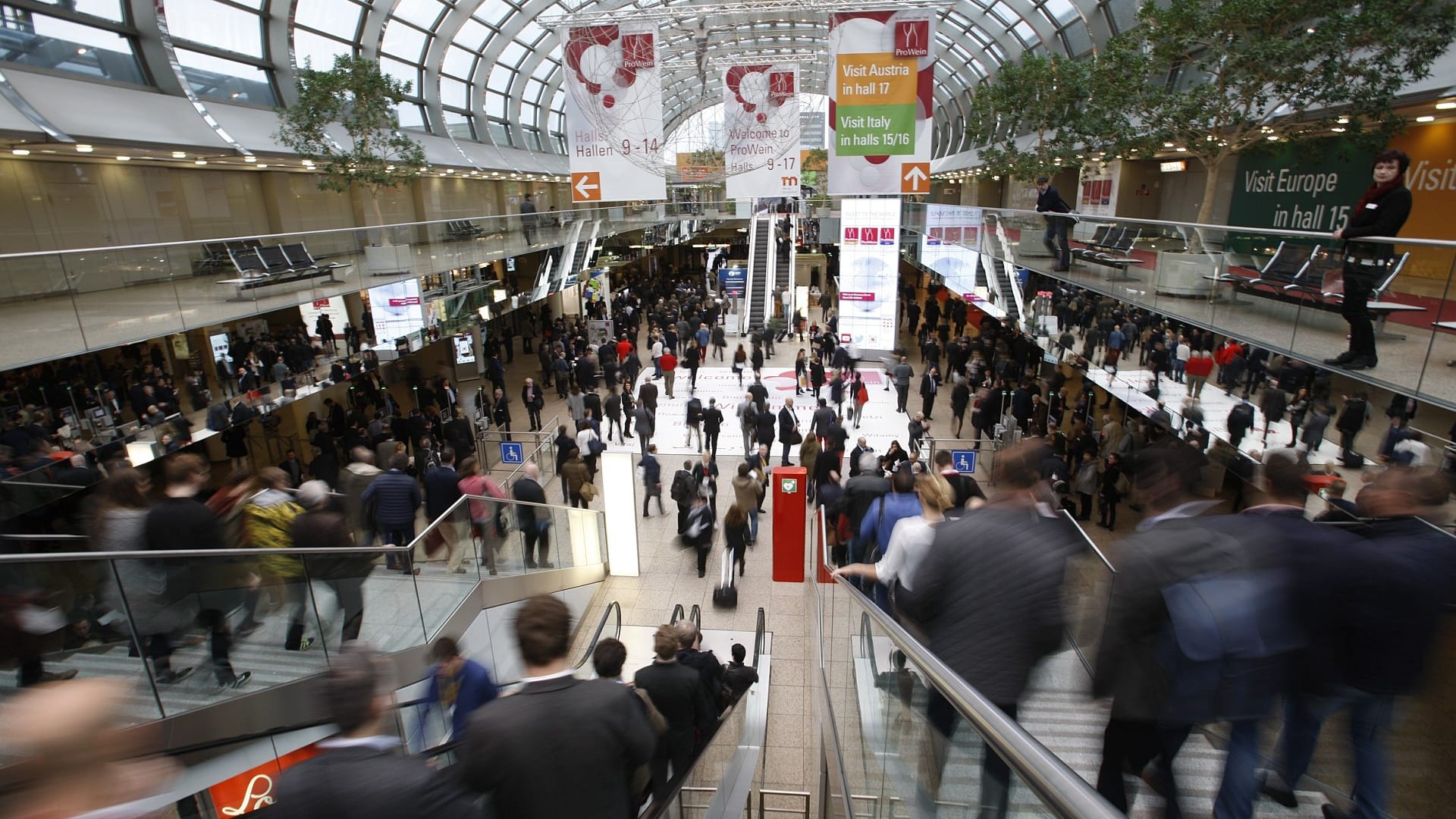 Die ProWein in Düsseldorf hat sich vom stillen Branchentreff zur wichtigsten Wein- und Spirituosenmesse der Welt gewandelt. Mehr als 60.000 Fachbesucher kamen zur Messe.