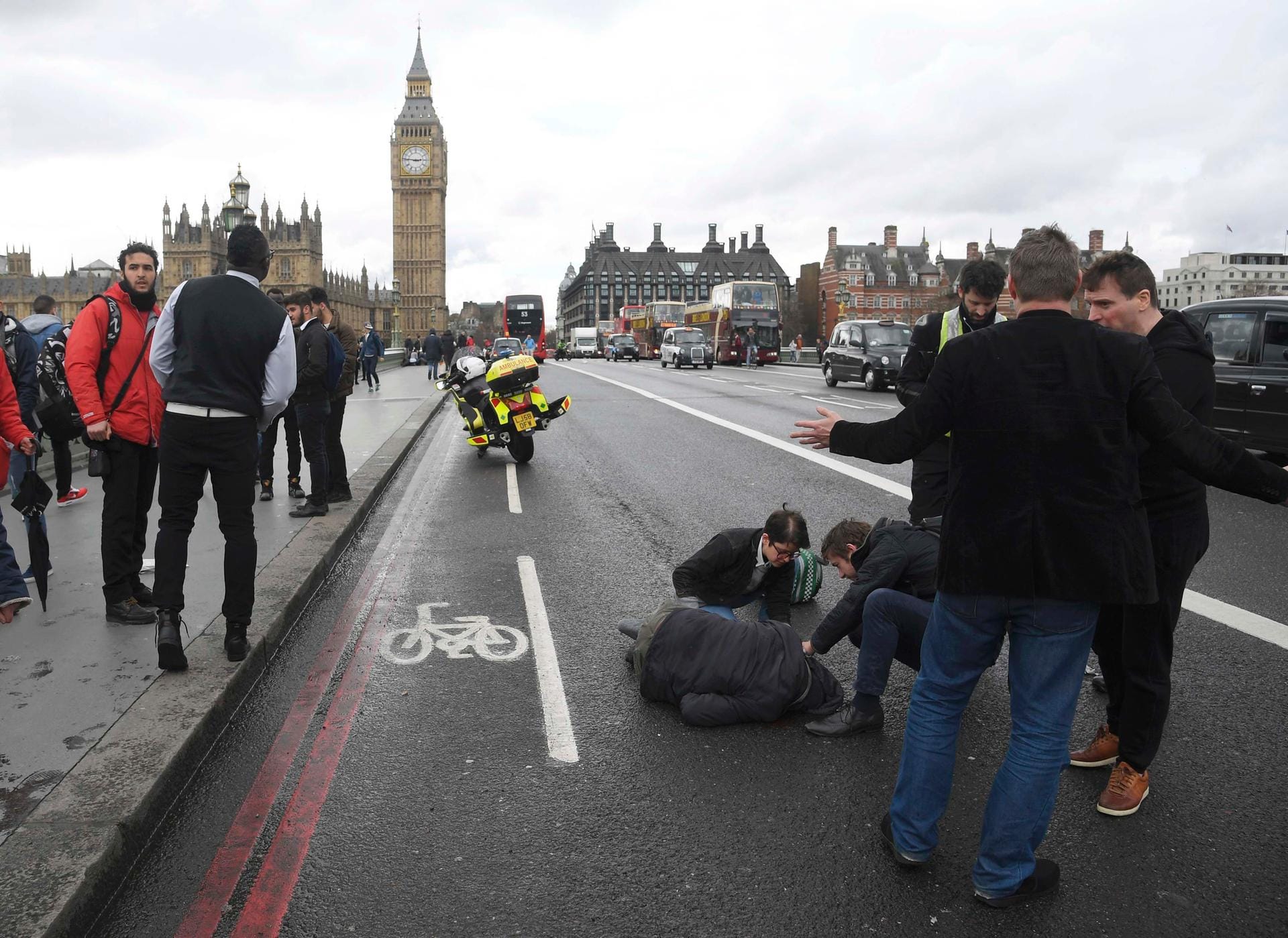 Opfer: Durch die Amokfahrt auf der Westminster Bridge in London gab es zahlreiche Verletzte.