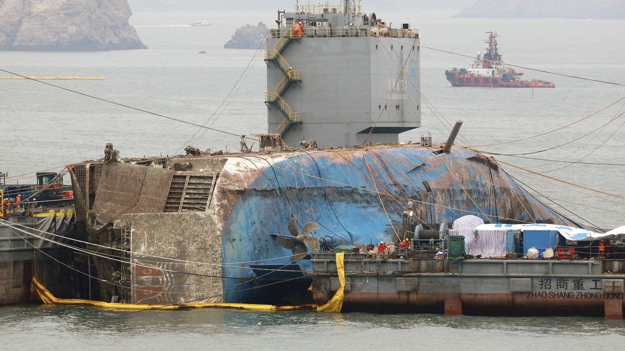 Die "Sewol" war am 16. Die "Sewol" war am 16.
