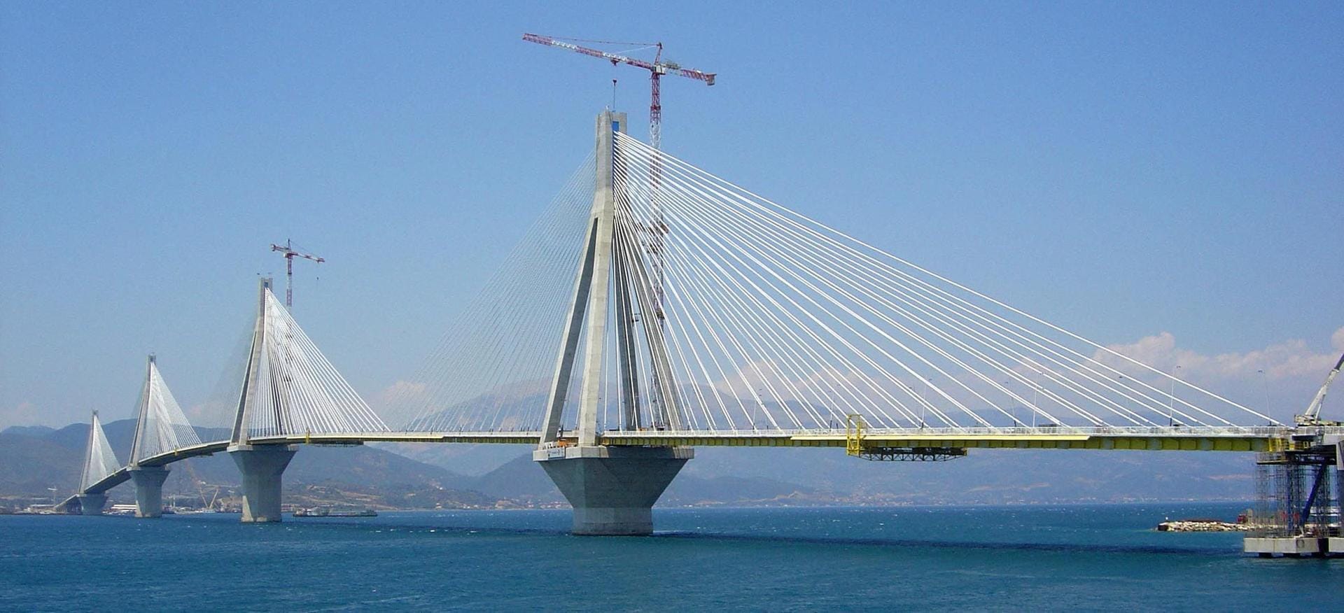 Eine Brücke über den Golf von Korinth – die Harilaos-Trikoupis-Brücke